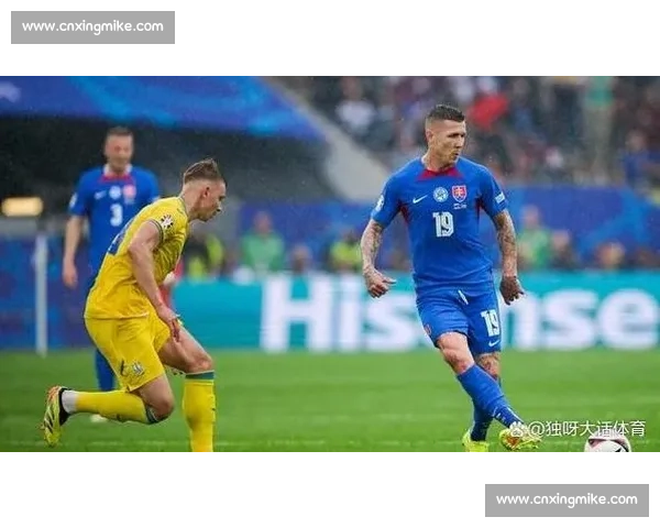 斯洛伐克对阵西班牙激战正酣 双方展开精彩足球对决 斯洛伐克对阵西班牙激战正酣 双方展开精彩足球对决