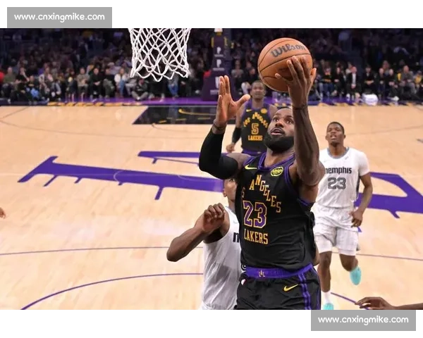 热火雷霆首战攻防对决明星表现左右系列赛走向关键时刻胜负悬念拉满